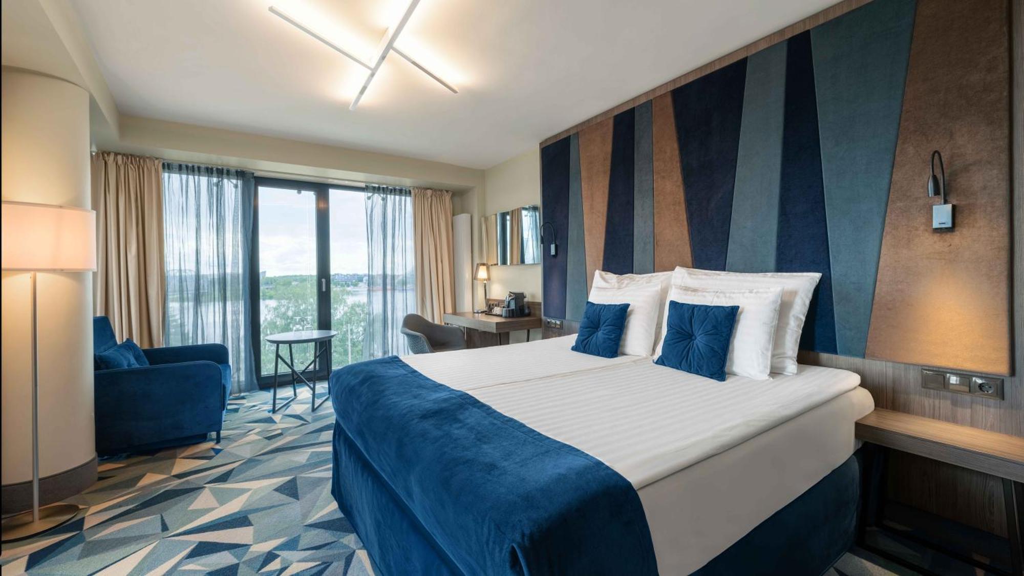 Wellton Riverside Spa Hotel Riga Bagian luar foto Room at the hotel