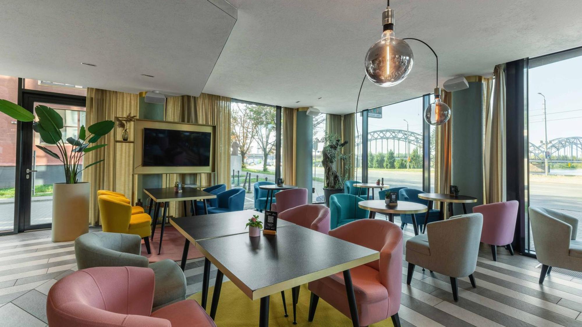 Wellton Riverside Spa Hotel Riga Bagian luar foto