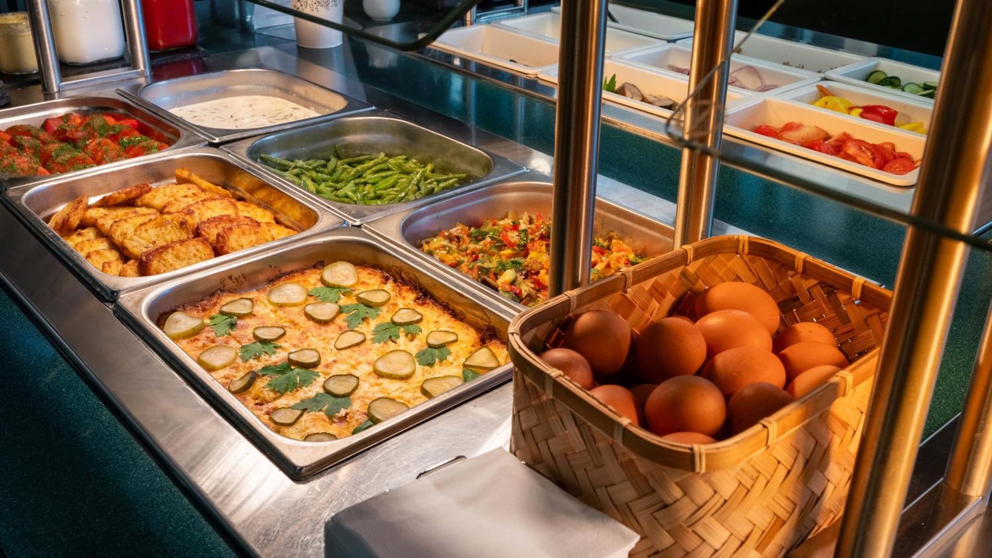 Wellton Riverside Spa Hotel Riga Bagian luar foto