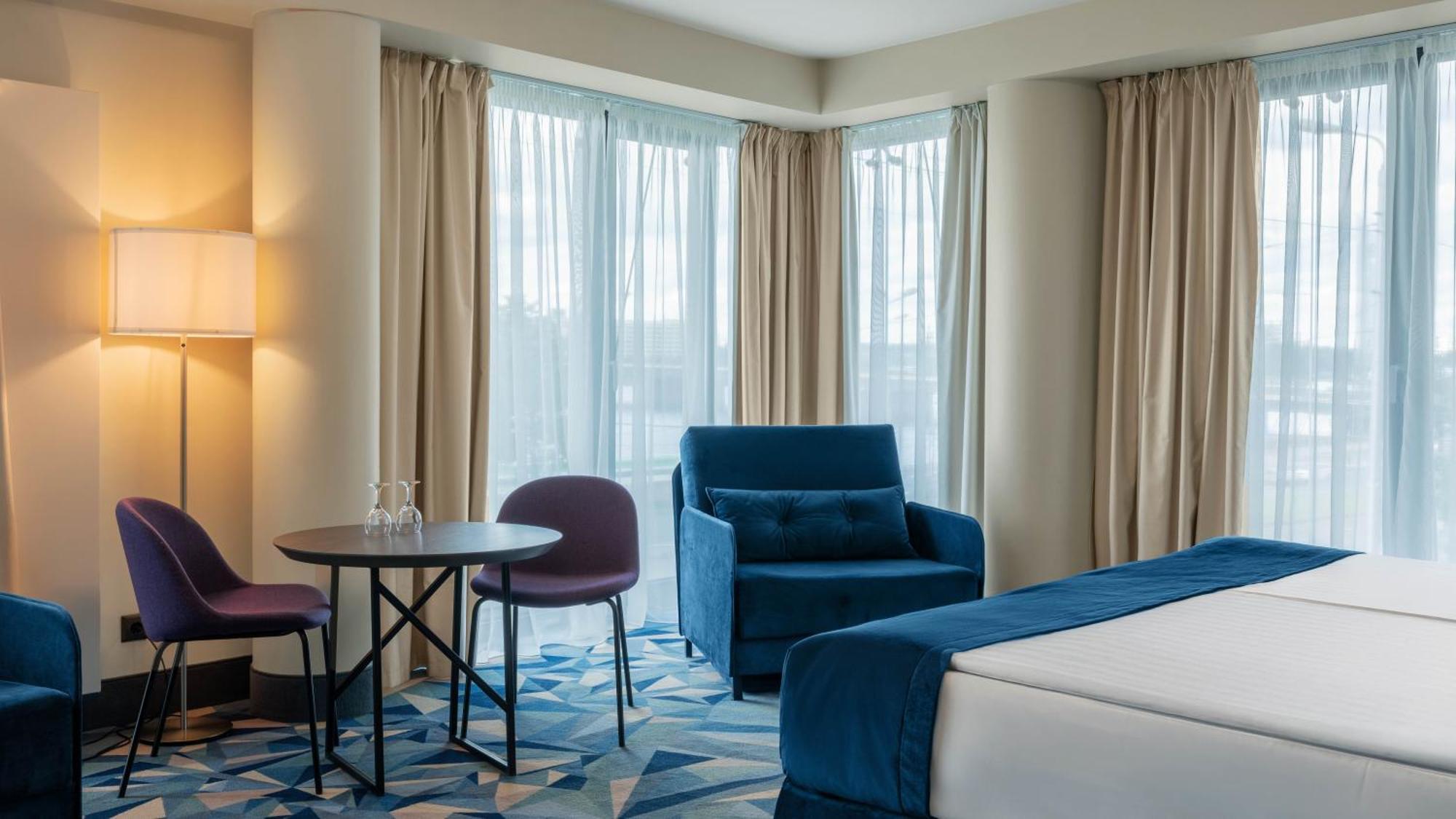 Wellton Riverside Spa Hotel Riga Bagian luar foto